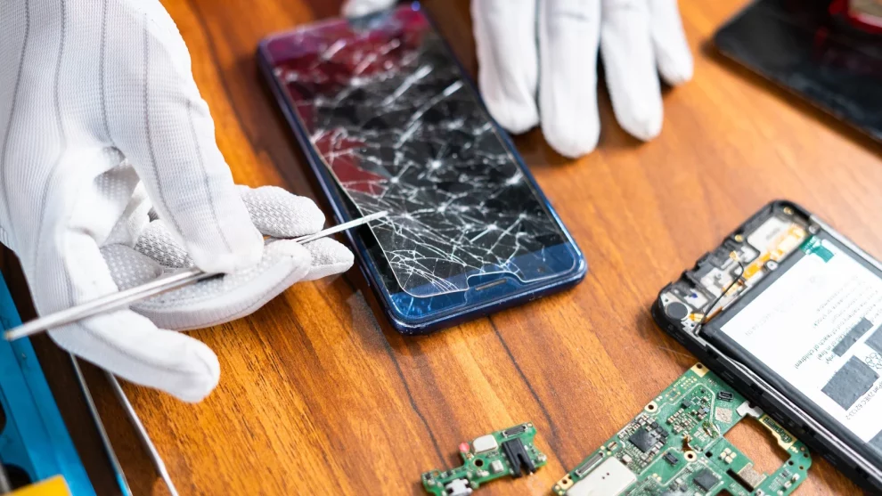 Demystifying Repairability Scores: Understanding What They Say About Fixing Your Broken Screen