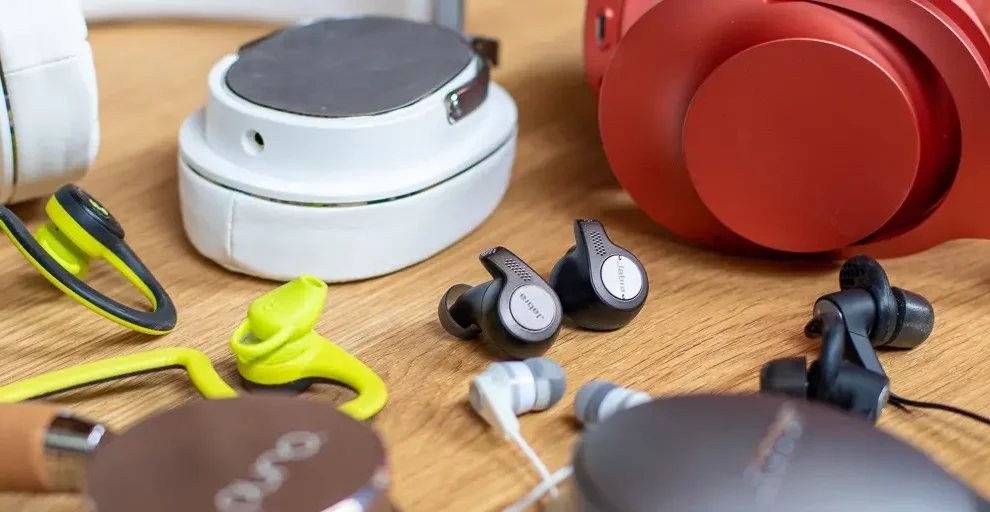 How to Choose the Right Headphones or Earbuds for Your Needs