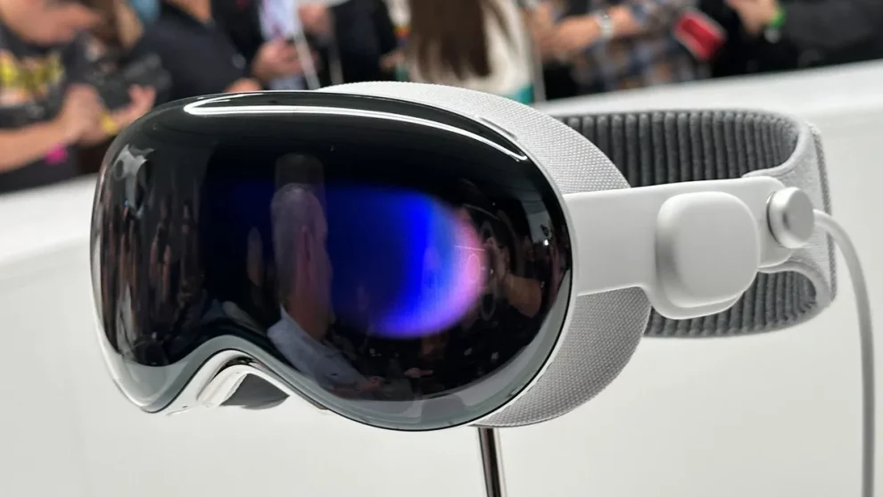 Apple's AR/VR Headset: A Glimpse into the Immersive Future, or Just Hype?