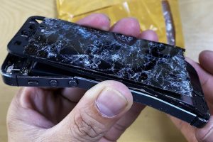 DIY Broken Screen Repair: Can You Fix It Yourself (Without Manufacturer Tools)?