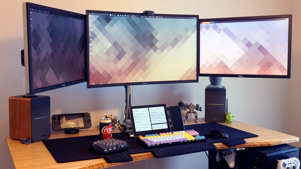 How to Set Up a Triple Monitor Workstation for Maximum Productivity
