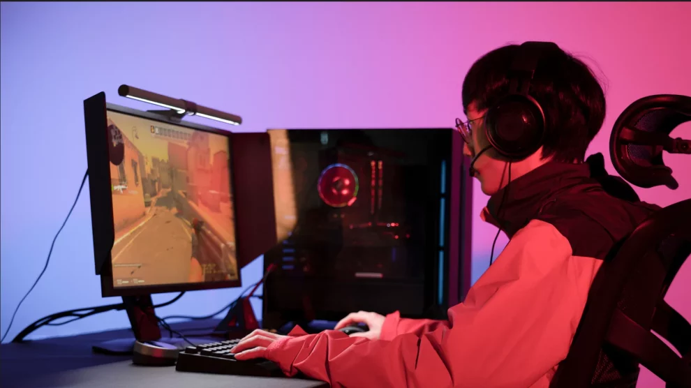 How to Prevent Eye Strain When Using Monitors for Work or Gaming