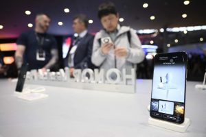 Chinese Smartphone Giants Showcase Generative AI at MWC Barcelona