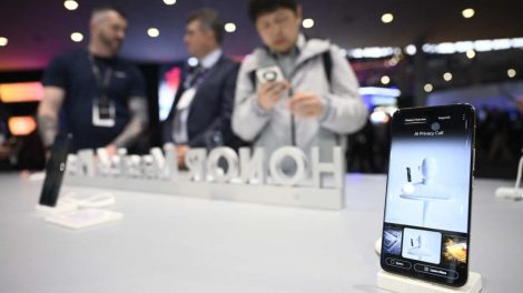 Chinese Smartphone Giants Showcase Generative AI at MWC Barcelona