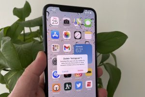 how to delete apps on iphone