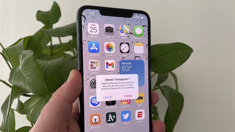 how to delete apps on iphone