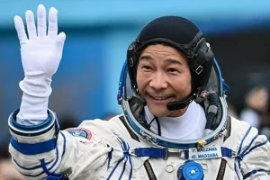 Japanese Billionaire Yusaku Maezawa Cancels SpaceX Moon Mission Amid Starship Delays