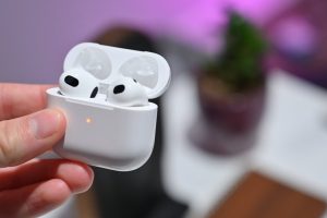 Hearing and Seeing the Future: Apple AirPods with Built-in Cameras on the Horizon?