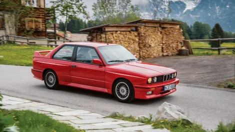 This Pristine 1989 BMW M3 Erupts onto the Auction Block