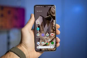 Android 15 Stumbles as Pixel 8 Pro Users Grapple with Frustrating Swipe-Back Gesture Bug