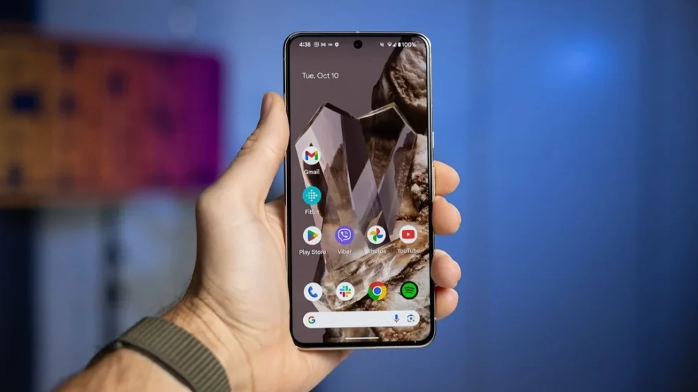 Android 15 Stumbles as Pixel 8 Pro Users Grapple with Frustrating Swipe-Back Gesture Bug