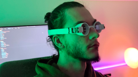 Czech Inventor Miroslav Kotalík Creates Groundbreaking AR Glasses That Run Web Apps Without Internet Connection