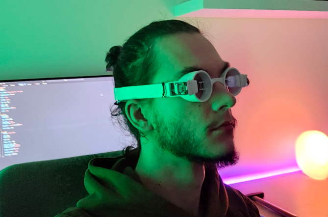 Czech Inventor Miroslav Kotalík Creates Groundbreaking AR Glasses That Run Web Apps Without Internet Connection