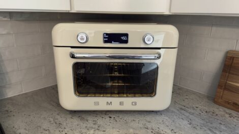 Smeg's Combi Steam Oven Delivers Culinary Excellence with an Identity Crisis