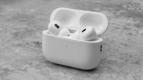 Apple AirPods Pro 2 Proves Surprisingly Effective as Budget-Friendly Hearing Aid Alternative