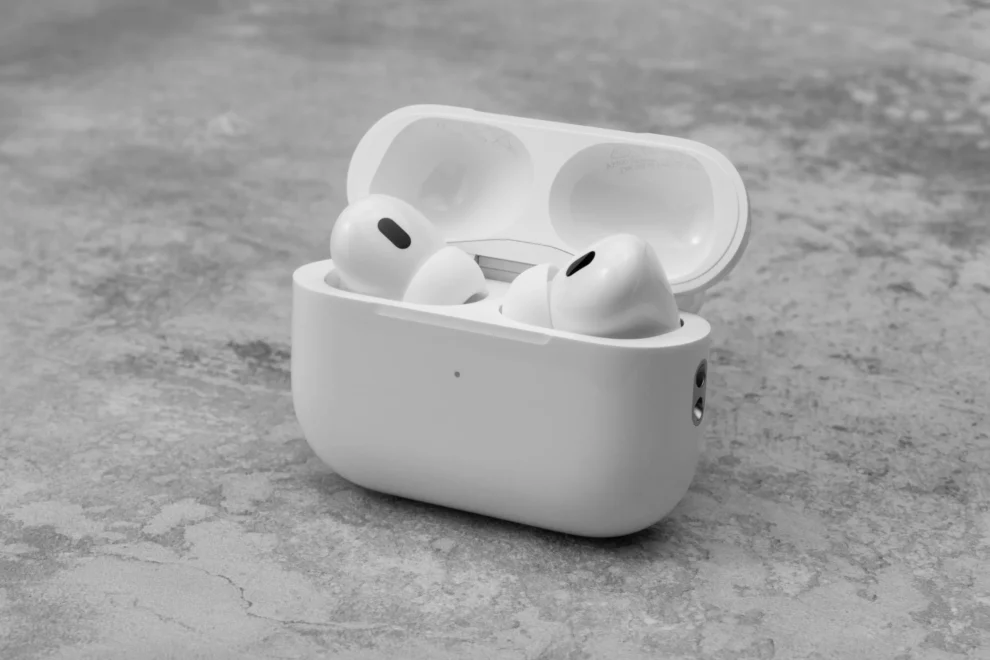 Apple AirPods Pro 2 Proves Surprisingly Effective as Budget-Friendly Hearing Aid Alternative