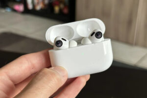 Apple Promises A Smart AirPods with Cameras and Health Monitoring