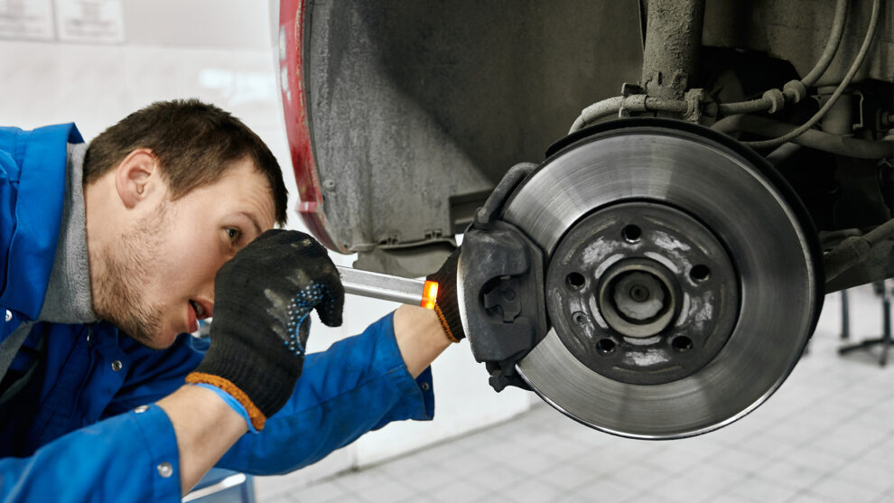 DIY: Master Mechanic's Guide to Perfect Brake Pad Replacement