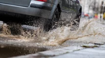 Life-Saving Seconds: Master Your Response to Hydroplaning Emergencies