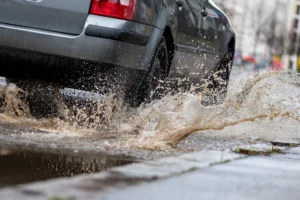 Life-Saving Seconds: Master Your Response to Hydroplaning Emergencies