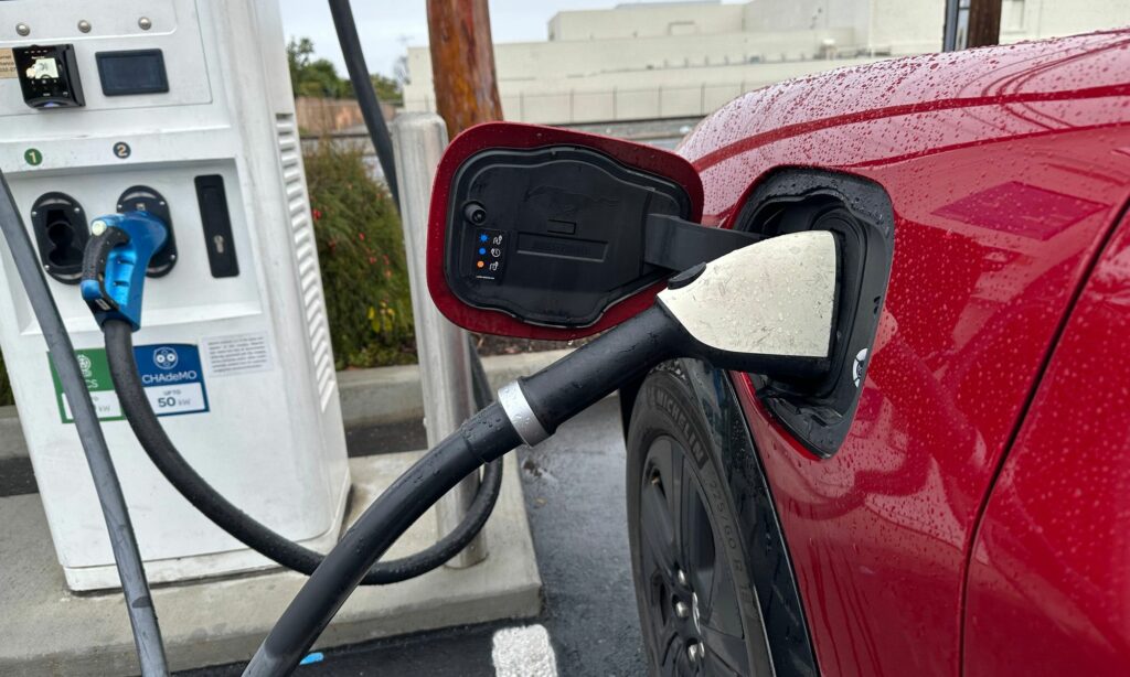 Your Ultimate Guide to Choosing Between Electric, Hybrid, and Gas Vehicles