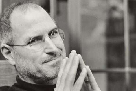 Steve Jobs and Warren Buffett’s Cash Conundrum: A Tale of Two Titans