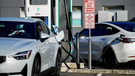 Federal EV Rebate Crisis Hits Canada as Automakers Scramble to Fill $5,000 Gap